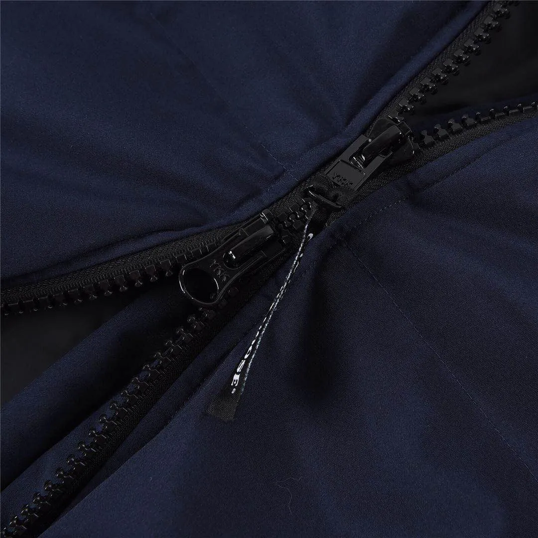 P760 Canada Goose Canada Goose #Mystique 3035LB extended parka down jacket/22 styles #women# ➖ Genuine synchronous anti-counterfeiting chip sensor! ➖ Imported 21-count polyester-cotton blended original fabric [last year’s 16-count/18-count hard fabrics have been completely eliminated, this year all use 21-count genuine synchronous fabrics, the soft mid-strap feels delicate and textured], genuine synchronous Feather-Light 10D waterproof coating fabric, made of 84.5 polyester fiber and 15.5 cotton, 100% the best feel in the entire network! ➖ The genuine official website is synchronized with the international standard 80 velvet! ➖ Using the best nylon lining with double double-layer sealing design, velvet-proof No. 7 needle + grid-filled down ready-made garments, there is 100% no so-called velvet running! ➖ The cuffs are designed with thickened seamless threads, and the collar and pockets are lined with top-quality polar fleece to keep you warm and comfortable! ➖ Yoshida YKK provides original custom-made electroplated sliders. YKK two-way lockable zippers are tight and smooth and will not peel off paint! ➖ 3M composite guarantees that the Velcro is the same as the original, durable, and all accessories and hardware are custom-made! ➖ Imported BEHRINGER embroidery machine to customize the 10,000-needle embroidery logo, 98% of which can be reproduced to restore the original logo. You can check and compare on the official website! ➖ The fur collars are all made of large pieces of Western Canadian blue wolf hide, ensuring that each fur collar is 13-15cm wide!  ⛔No slander, no exaggeration, professionalism because of focus!  SIZE: XXS XS S M L XL [Attached: Size chart]